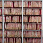 Papierstapel vermeiden durch vertikale Aufbewahrung