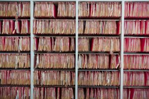 Papierstapel vermeiden durch vertikale Aufbewahrung
